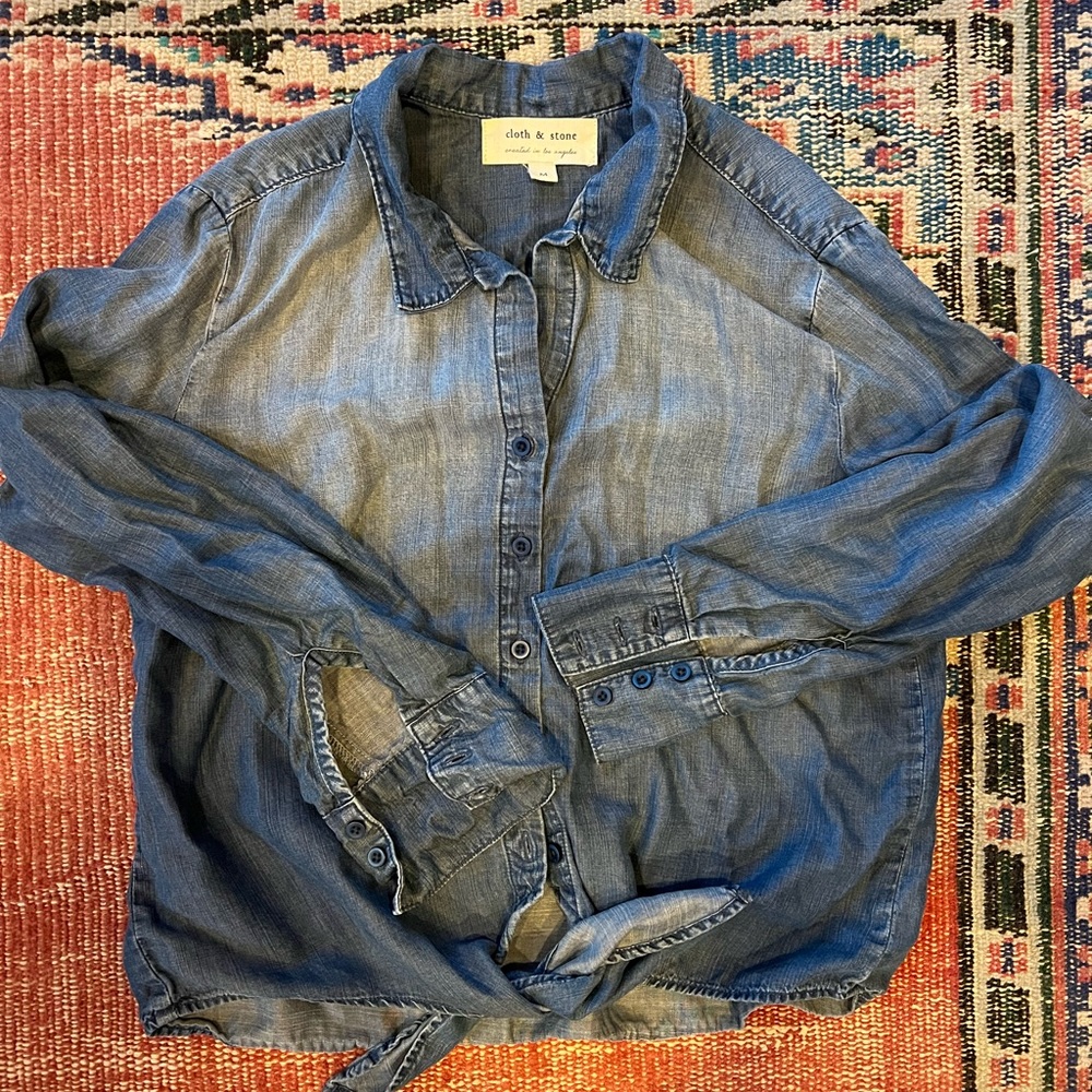 Cloth & Stone Chambray Denim Button front Tie shirt Medium